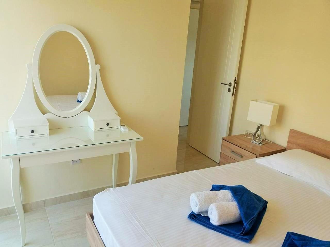 Apartment 301 Carisa Napa - Holiday Flats ลาร์นาคา ภายนอก รูปภาพ